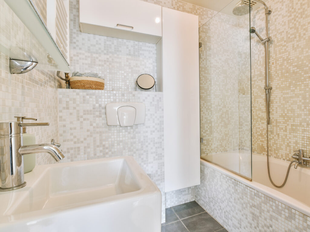 Bathroom waterproofing walls