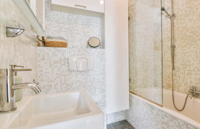 Bathroom waterproofing walls